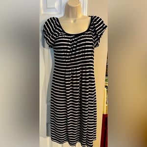 AGB ladies striped, short sleeved dress in Navy/white. Midi length size 8 EUC